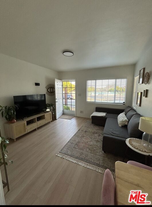 2415 Arizona Avenue, Santa Monica CA: https://media.crmls.org/mediaz/1048f896-a540-4f17-b867-6ed99bc28670.jpg