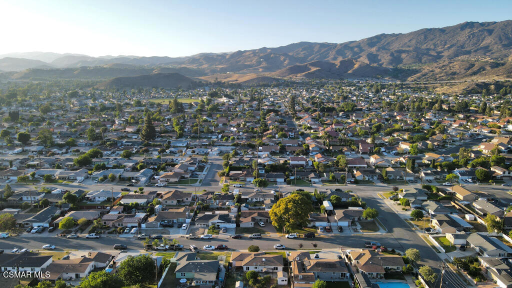 https://media.crmls.org/mediaz/104a067d-188a-4af3-9ccc-f010a2f69632.jpg?preset=X-Large