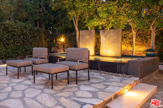 1323 Club View Drive, Los Angeles CA: https://media.crmls.org/mediaz/104a354e-9e14-40a5-be98-90f373a78a64.jpg