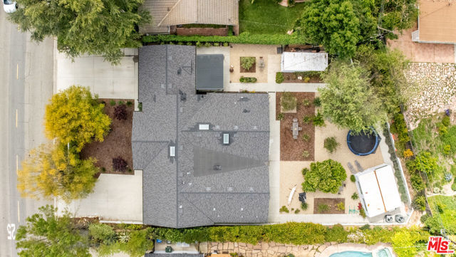 1865 El Monte Drive, Thousand Oaks CA: https://media.crmls.org/mediaz/104a582f-ed88-4660-ba73-3df011d1b2cf.jpg