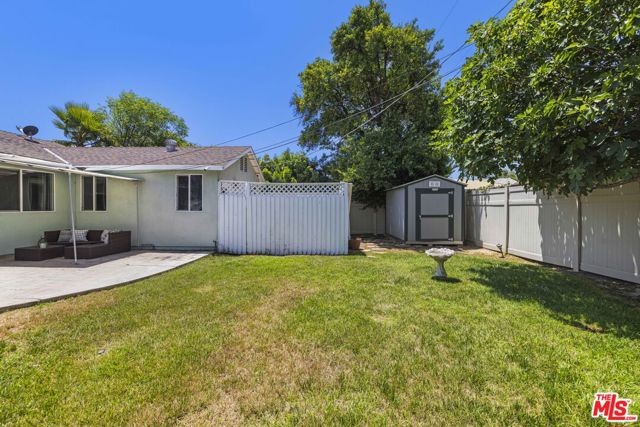 8136 Genesta Avenue, Lake Balboa CA: https://media.crmls.org/mediaz/104a6bce-1e81-4ffb-8ff5-5e54751a4f8a.jpg