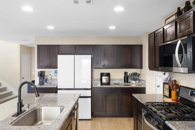 Detail Gallery Image 8 of 32 For 34221 Woodmont, Lake Elsinore,  CA 92532 - 4 Beds | 3 Baths