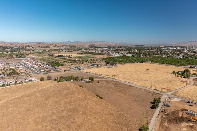 120 Enterprise Road, Hollister CA: https://media.crmls.org/mediaz/104a7da2-7278-46fc-9d32-241230f895f9.jpg
