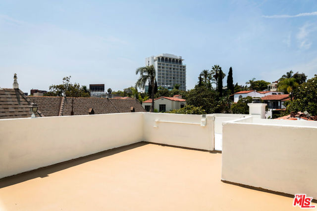 502 Smithwood Drive, Beverly Hills CA: https://media.crmls.org/mediaz/104a95d0-f541-4ea5-808d-e5015e95396e.jpg