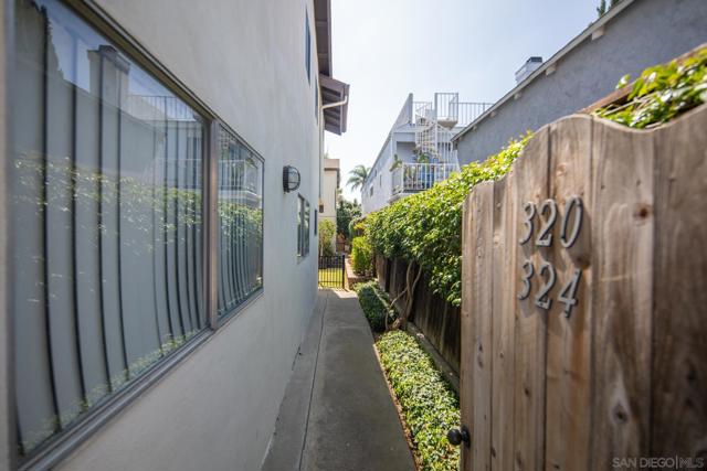 324 D Ave, Coronado CA: https://media.crmls.org/mediaz/104a980d-fabc-420d-a2a4-00e810d670d2.jpg