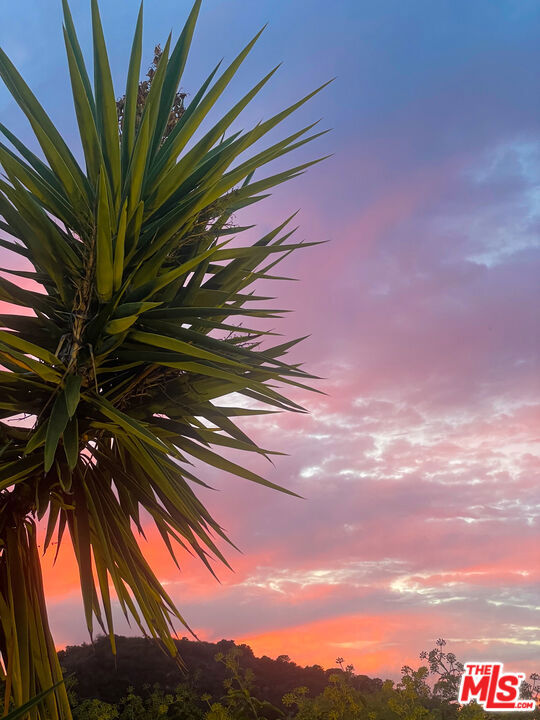 https://media.crmls.org/mediaz/104ab3d2-f2e8-45f2-9757-3558d48b7fe8.jpg?preset=X-Large