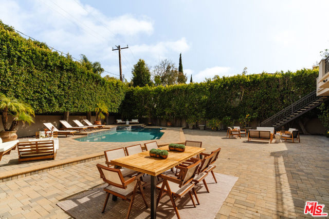1202 San Vicente Boulevard, Santa Monica CA: https://media.crmls.org/mediaz/104af9dd-1ecb-4123-823a-a07d140f1770.jpg