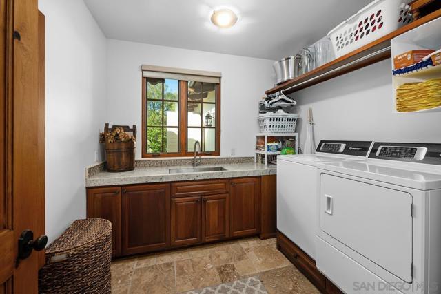 8411 Run Of The Knolls, San Diego CA: https://media.crmls.org/mediaz/104b57e6-6308-4d73-acd7-869521701e26.jpg