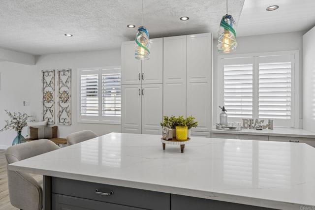 Detail Gallery Image 7 of 38 For 3925 Linmar Ln, Carlsbad,  CA 92008 - 3 Beds | 2 Baths