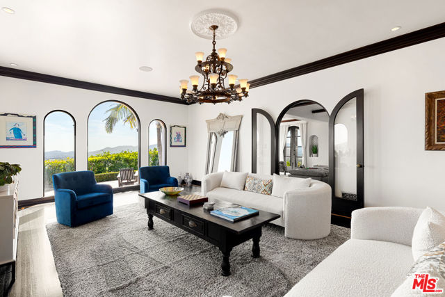 330 Kempton Road, Glendale CA: https://media.crmls.org/mediaz/104badab-adc7-417b-96d4-661cda02daaf.jpg