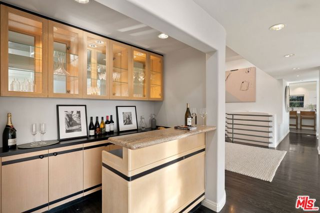 3275 N Knoll Drive, Los Angeles CA: https://media.crmls.org/mediaz/104c10ad-6a0d-45af-b032-408cbfc7ca5b.jpg
