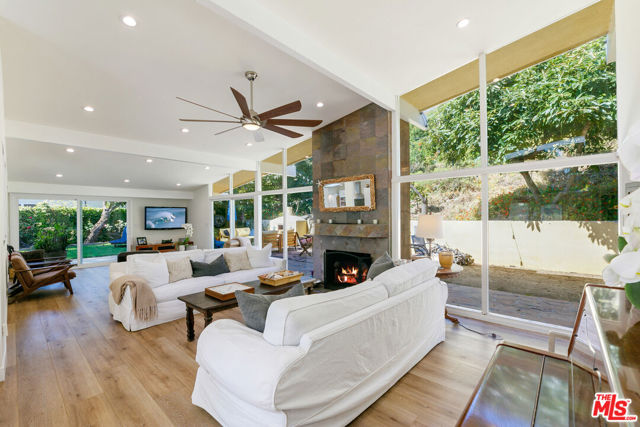 6308 Paseo Canyon Drive, Malibu CA: https://media.crmls.org/mediaz/104c2a65-5d29-4fe2-8e87-0496723dcf52.jpg