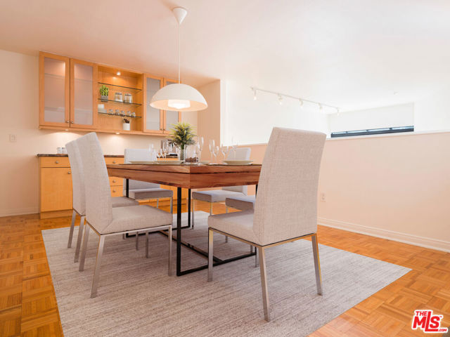 3023 BERKELEY Avenue, Los Angeles CA: https://media.crmls.org/mediaz/104caa05-a278-4b34-861d-305678488eb8.jpg