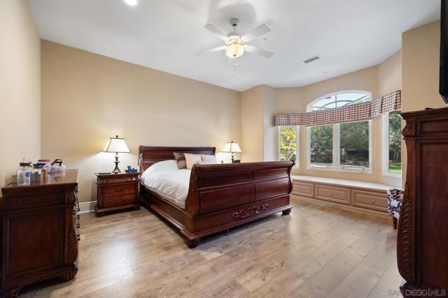18050 Rancho La Cima Corte, Rancho Santa Fe CA: https://media.crmls.org/mediaz/104d8786-d6c1-4b11-8e33-7978f0573fc1.jpg