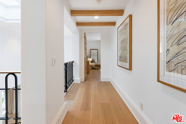 812 N Bedford Drive, Beverly Hills CA: https://media.crmls.org/mediaz/104dd94c-382e-4582-aa91-d1726cfe8b94.jpg