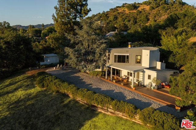 1 Colina Drive, Topanga CA: https://media.crmls.org/mediaz/104df003-8de3-4549-a197-ddc5929048bb.jpg