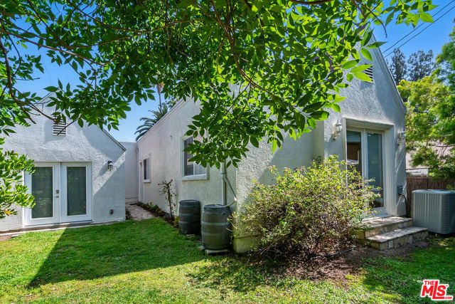 1710 Santa Paula Place, Glendale CA: https://media.crmls.org/mediaz/104e908a-0f2d-483d-81f5-57ae725ea0bb.jpg