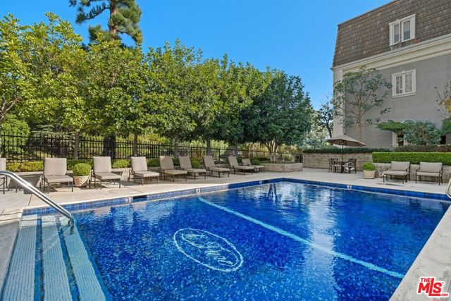 10114 Empyrean Way, Los Angeles CA: https://media.crmls.org/mediaz/10502d72-595d-47ef-8f67-3c732b6e1871.jpg