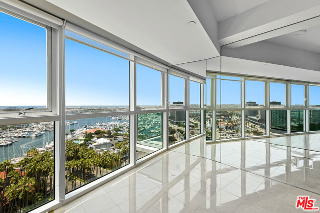 13600 MARINA POINTE Drive, Marina del Rey CA: https://media.crmls.org/mediaz/10506556-1571-45a0-b395-f60b3eb63346.jpg