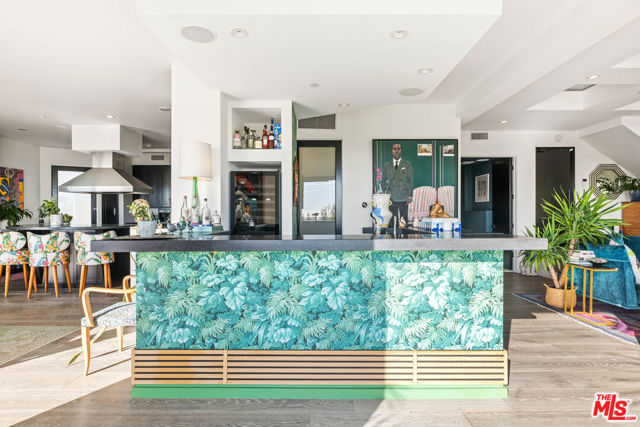 1501 Viewsite Terrace, Los Angeles CA: https://media.crmls.org/mediaz/105091ed-acbf-4cff-962c-eb8e45f3463d.jpg