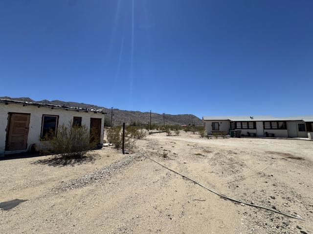 73392 Sullivan Road, 29 Palms CA: https://media.crmls.org/mediaz/10512161-6b6b-4efc-9b85-88194b061282.jpg