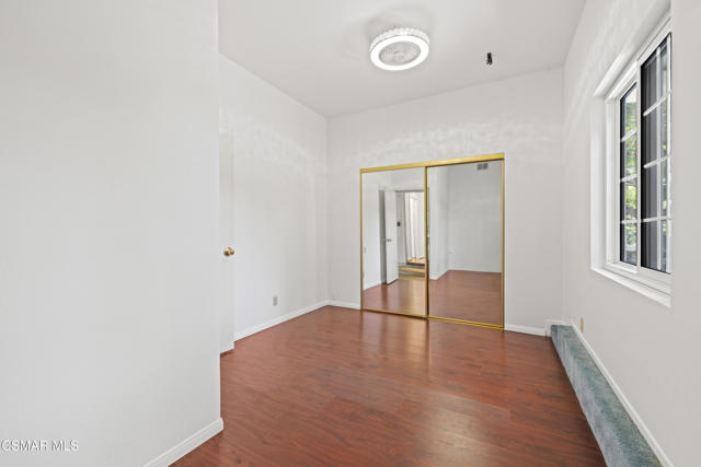 287 Golden Fern Court, Simi Valley CA: https://media.crmls.org/mediaz/105136c3-708d-4ecc-88a9-ac5c6679cafe.jpg