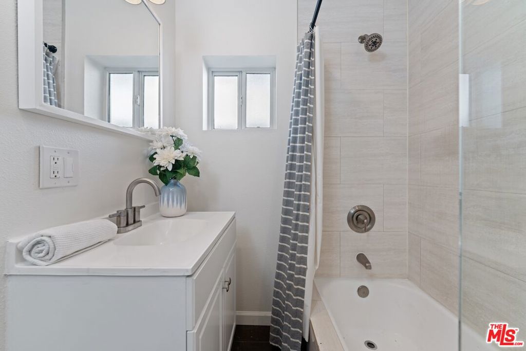 2914 W Chandler BoulevardBurbank image #11