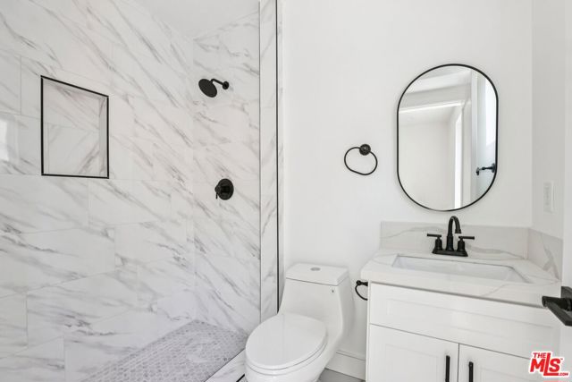 2111 1/2 Holly Drive, Los Angeles CA: https://media.crmls.org/mediaz/10517ef1-f0f0-4c6b-a41b-ee1860a161b6.jpg