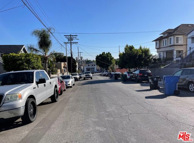 524 N Cummings Street, Los Angeles CA: https://media.crmls.org/mediaz/1051d474-8475-41b8-9a27-f8744192b87b.jpg