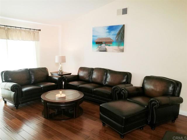 4251 Sturgeon Ct, San Diego CA: https://media.crmls.org/mediaz/105208b7-de97-4568-9c4e-b02aa88fa478.jpg