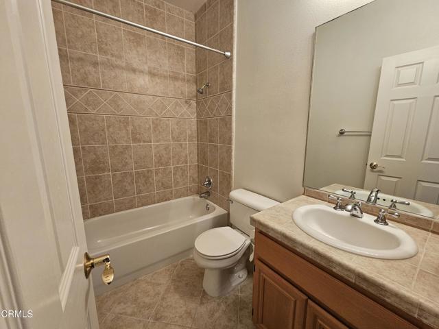 3347 Rockhampton Drive, Camarillo CA: https://media.crmls.org/mediaz/10523e17-d0da-439e-94f4-83d532a8a304.jpg