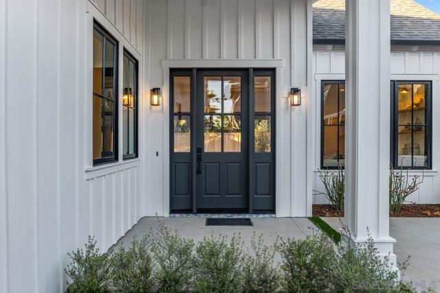 804 Hygeia, Encinitas CA: https://media.crmls.org/mediaz/10524afd-7d9f-42eb-9eb3-e52fd87ce51f.jpg