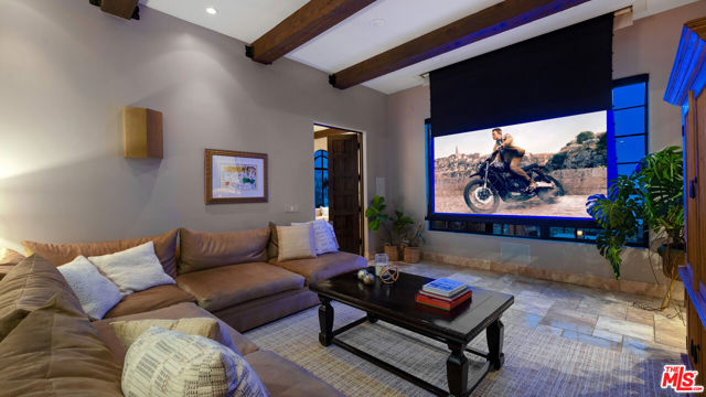 23806 Malibu Crest Drive, Malibu CA: https://media.crmls.org/mediaz/1052992f-b967-4f7f-8376-5a410f3639e6.jpg