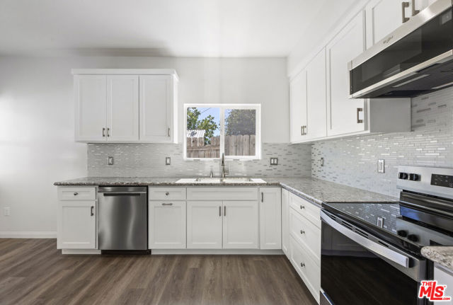7313 Kentland Avenue, West Hills CA: https://media.crmls.org/mediaz/1052ad7a-c692-48a6-bb56-b1611ca90b65.jpg