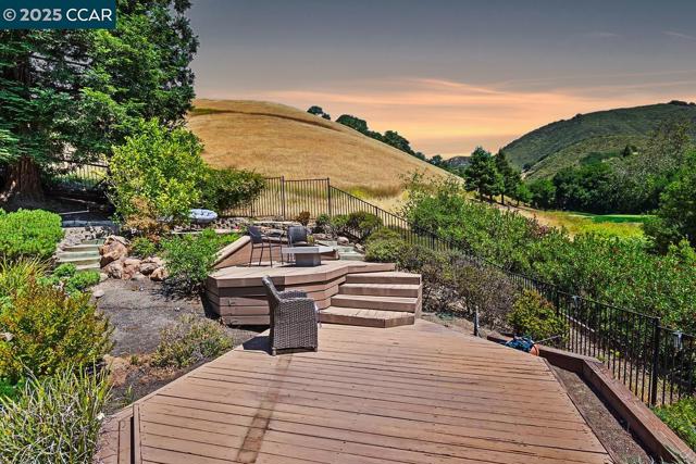 3100 Fox Creek Dr, Danville CA: https://media.crmls.org/mediaz/1053598f-b232-4ed7-9cb9-1674986c409d.jpg