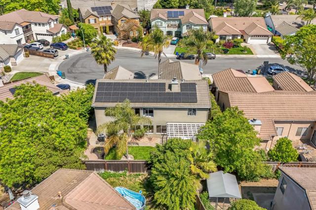 6371 Blackberry Court, Gilroy CA: https://media.crmls.org/mediaz/10536264-1a5a-4fb2-bb46-9b776d50732d.jpg