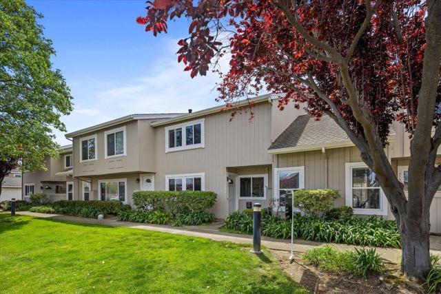714 Comet Drive, Foster City CA: https://media.crmls.org/mediaz/10541a2b-d699-4c0d-849b-5c28438ad921.jpg
