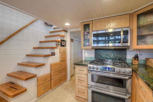 123 Jasper Street, Encinitas CA: https://media.crmls.org/mediaz/1054408b-6a19-4972-9205-dc2b32ca2bf4.jpg