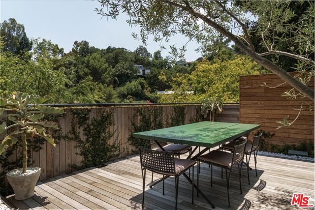 8466 Brier Drive, Los Angeles CA: https://media.crmls.org/mediaz/10546fee-310a-4218-90b8-bfd481904667.jpg