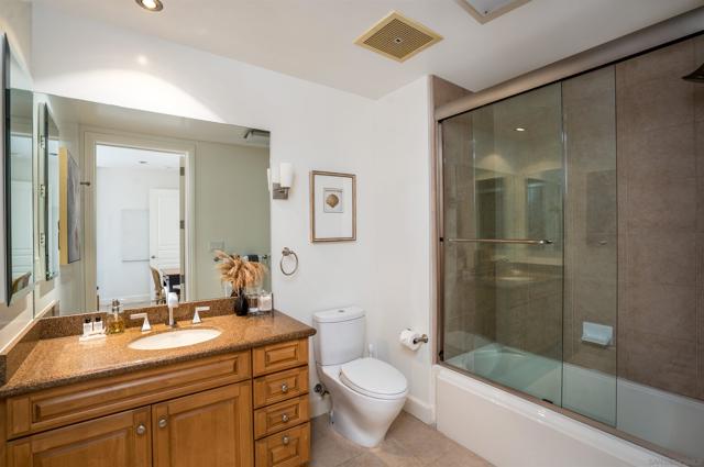 1000 Genter St, La Jolla CA: https://media.crmls.org/mediaz/10547300-c4b2-42de-8238-e60845025b67.jpg