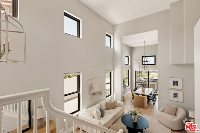 6592 Kentwood Bluffs Drive, Los Angeles CA: https://media.crmls.org/mediaz/105521bc-fa76-4e83-8c20-1499962710b2.jpg