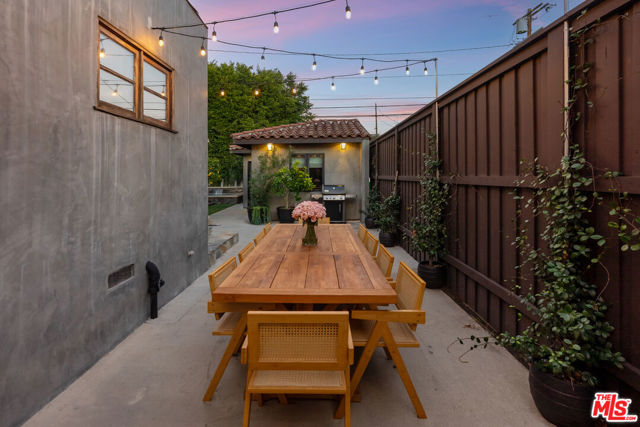 338 Westbourne Drive, West Hollywood CA: https://media.crmls.org/mediaz/1055a8b3-d657-4e92-8771-7d102f394e63.jpg
