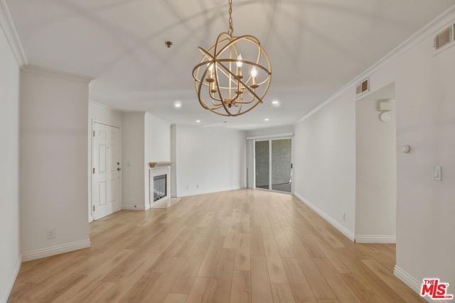 675 Oak Run Trail, Oak Park CA: https://media.crmls.org/mediaz/1055fe3a-464b-428e-9db4-9b6e9845326d.jpg
