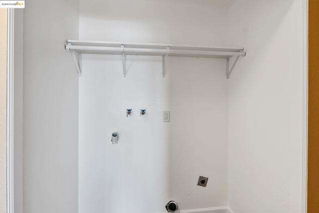 3300 Northwood Dr, Concord CA: https://media.crmls.org/mediaz/10561037-48f8-410e-81aa-14bb95713d15.jpg
