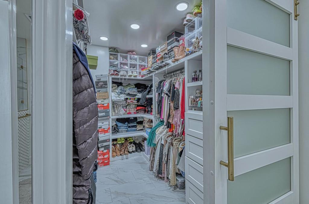 https://media.crmls.org/mediaz/10563fa1-eb97-47aa-8dce-90c7653346a1.jpg?preset=X-Large