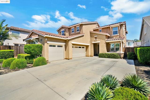 841 Walsh St, Brentwood CA: https://media.crmls.org/mediaz/10567cd2-80c7-4504-bc52-794975f8637c.jpg