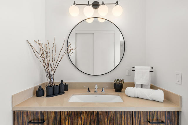 1069 Azure Court, Palm Springs CA: https://media.crmls.org/mediaz/10569a84-b072-4d48-9f60-26738213bc4a.jpg