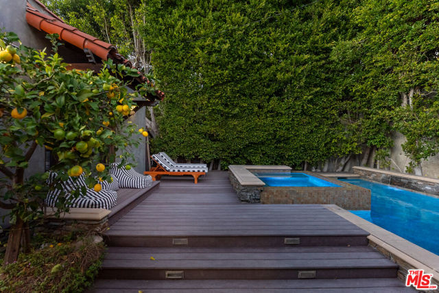 338 Westbourne Drive, West Hollywood CA: https://media.crmls.org/mediaz/105753e0-6475-4a61-b885-7c2c8653c5b7.jpg