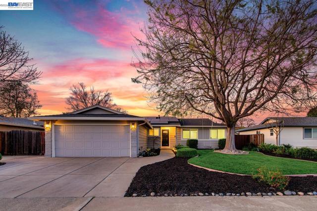4127 Alvarado St, Pleasanton CA: https://media.crmls.org/mediaz/1058313a-67fd-4e27-9a5c-57bdbc4c19d6.jpg