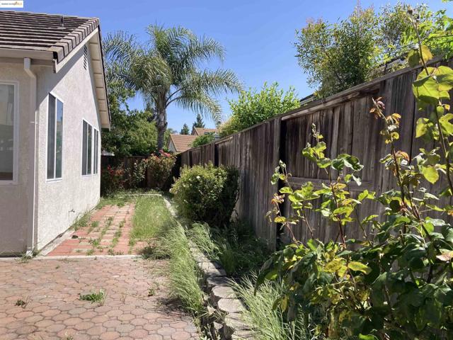 10448 almanor circle, Stockton CA: https://media.crmls.org/mediaz/10583f3d-cb51-4849-8934-330f8f9228b0.jpg